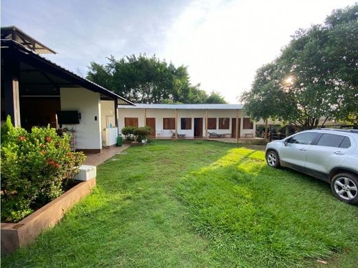 ﻣﻨﺰﻝ ﺭﻳﻔﻲ/ ﺑﻴﺖ ﻤﺰﺭﻋﺔ ﻓﻲ Sonsón, Sonson