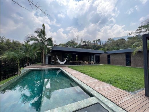 منزل ريفي ﻓﻲ Envigado, Departamento de Antioquia