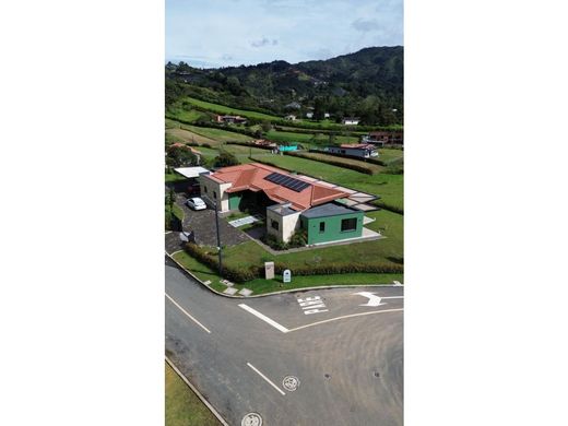 منزل ريفي ﻓﻲ La Ceja, Departamento de Antioquia