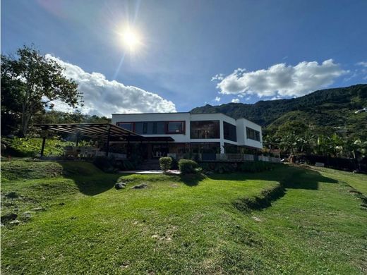 منزل ريفي ﻓﻲ Copacabana, Departamento de Antioquia