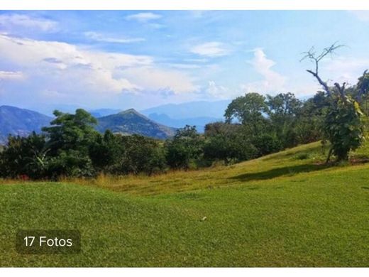 Teren w Girardota, Departamento de Antioquia