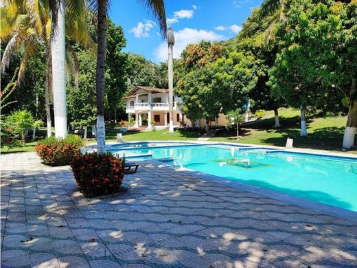 ﻣﻨﺰﻝ ﺭﻳﻔﻲ/ ﺑﻴﺖ ﻤﺰﺭﻋﺔ ﻓﻲ Santa Fe de Antioquia, Santafé de Antioquia