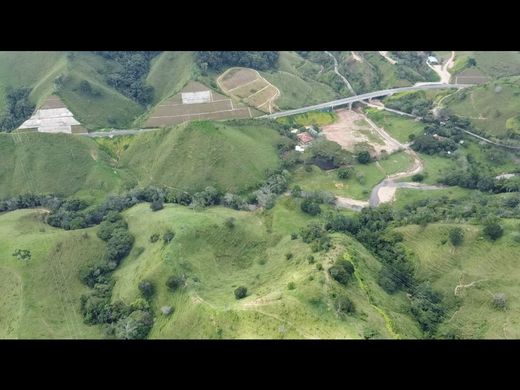 ‏בתים כפריים או חוות ב  Maceo, Departamento de Antioquia