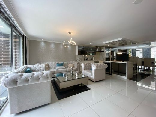 Lüks ev Sabaneta, La Estrella