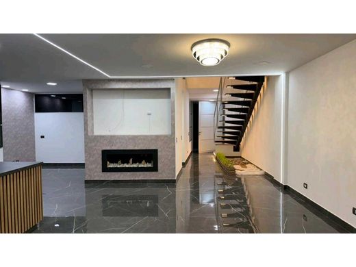 منزل ﻓﻲ Envigado, Departamento de Antioquia