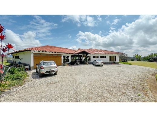 منزل ريفي ﻓﻲ Guarne, Departamento de Antioquia