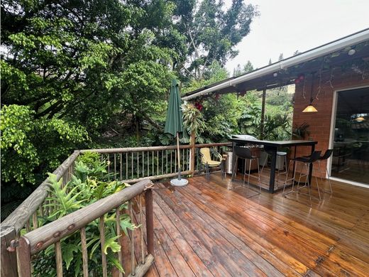 منزل ريفي ﻓﻲ Envigado, Departamento de Antioquia