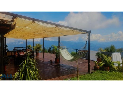 منزل ريفي ﻓﻲ Fredonia, Departamento de Antioquia