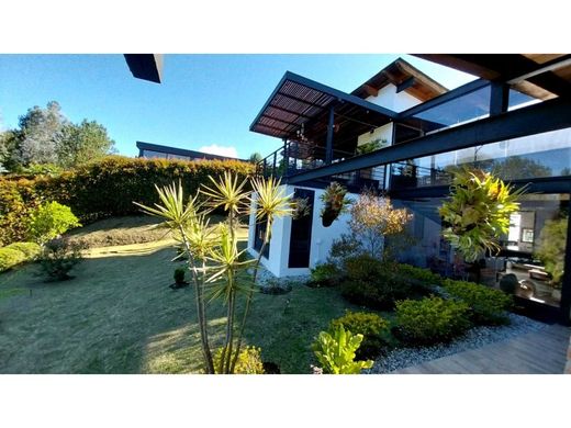 منزل ﻓﻲ Envigado, Departamento de Antioquia