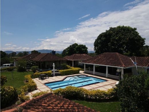 ﻣﻨﺰﻝ ﺭﻳﻔﻲ/ ﺑﻴﺖ ﻤﺰﺭﻋﺔ ﻓﻲ Quimbaya, Quindío Department