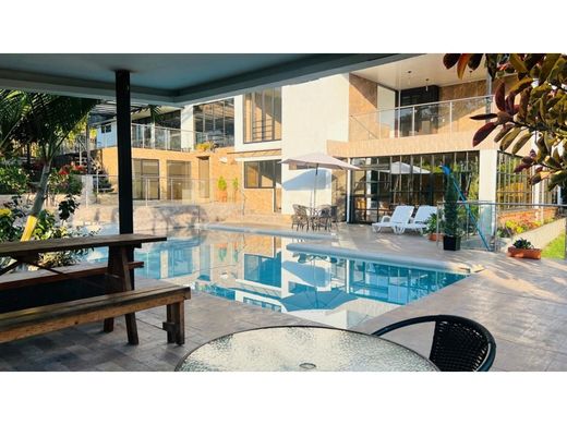 منزل ريفي ﻓﻲ Calarcá, Calarca