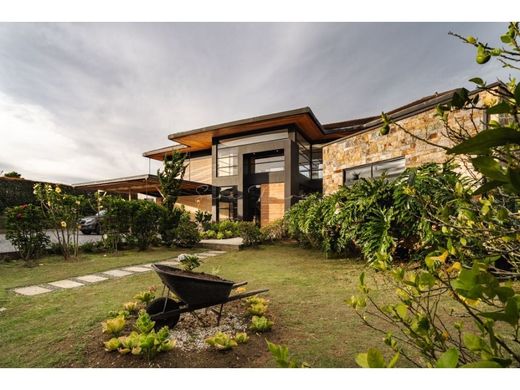 منزل ريفي ﻓﻲ Envigado, Departamento de Antioquia