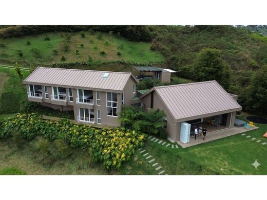 Country House in El Peñol, Yarumal
