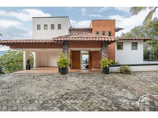 호화 저택 / Sabaneta, La Estrella