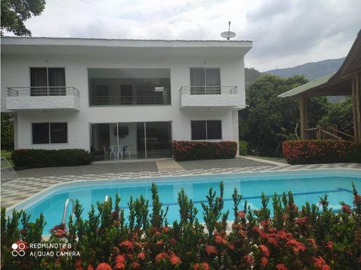 ﻣﻨﺰﻝ ﺭﻳﻔﻲ/ ﺑﻴﺖ ﻤﺰﺭﻋﺔ ﻓﻲ Santa Fe de Antioquia, Santafé de Antioquia