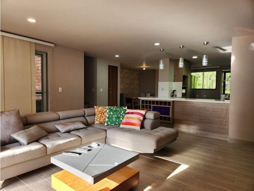 Двухуровневые апартаменты, Медельин, Medellín