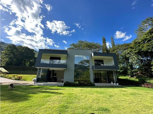 منزل ريفي ﻓﻲ Barbosa, Departamento de Antioquia