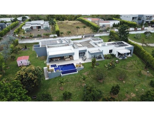 Загородный Дом, Перейра, Pereira