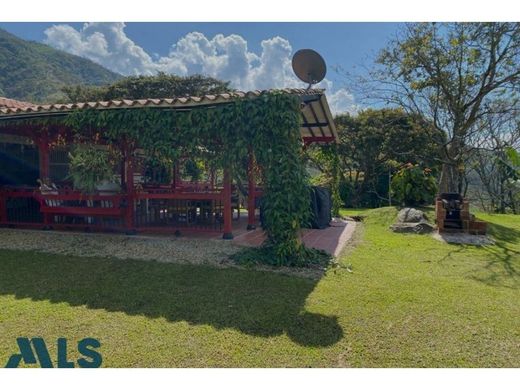 Ρουστίκ ή αγροικία σε Santo Domingo, Departamento de Antioquia