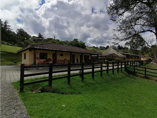 La Ceja, Departamento de Antioquiaのカントリー風またはファームハウス