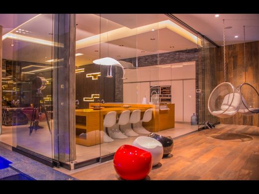 호화 저택 / 메데인, Medellín