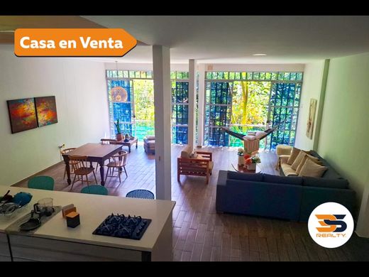 Загородный Дом, Сабанета, La Estrella