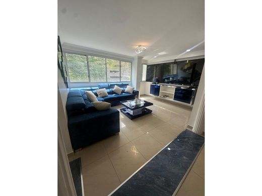 Apartment / Etagenwohnung in Medellín, Departamento de Antioquia