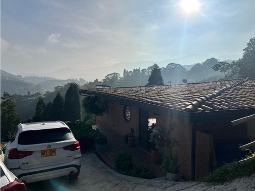 Köy evi Caldas, Departamento de Antioquia