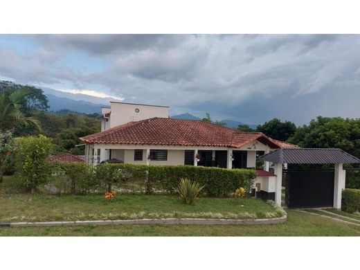 منزل ريفي ﻓﻲ Calarcá, Calarca