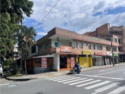 Edificio en Medellín, Departamento de Antioquia