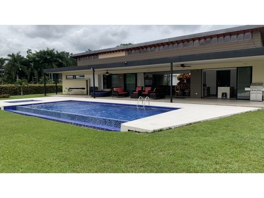 컨트리하우스 / Armenia, Quindío Department