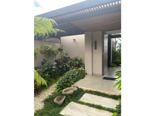 컨트리하우스 / La Ceja, Departamento de Antioquia