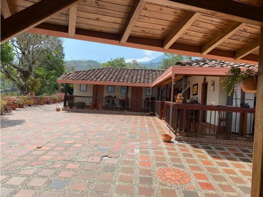 Quinta rústica - Valparaíso, Departamento de Antioquia