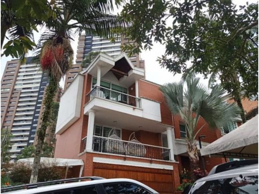 호화 저택 / 메데인, Medellín