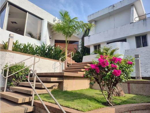 Luxury home in Girardot City, Girardot