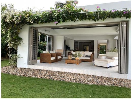 منزل ريفي ﻓﻲ Ricaurte, Departamento de Cundinamarca