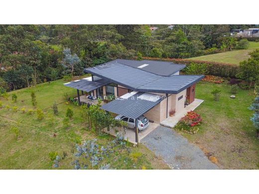 컨트리하우스 / La Ceja, Departamento de Antioquia