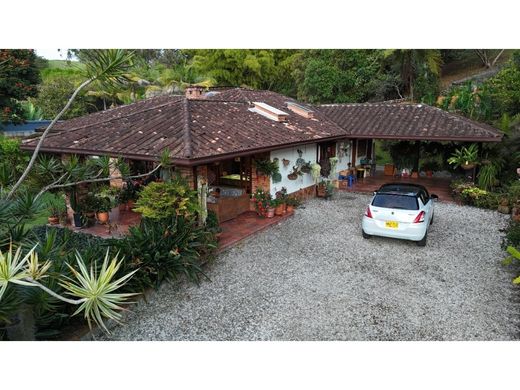 ﻣﻨﺰﻝ ﺭﻳﻔﻲ/ ﺑﻴﺖ ﻤﺰﺭﻋﺔ ﻓﻲ Rionegro, Departamento de Antioquia