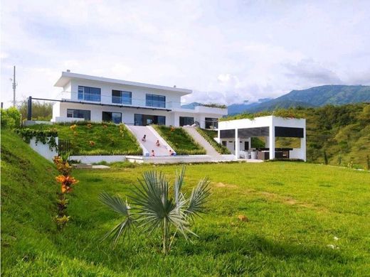 ﻣﻨﺰﻝ ﺭﻳﻔﻲ/ ﺑﻴﺖ ﻤﺰﺭﻋﺔ ﻓﻲ Sopetrán, Liborina