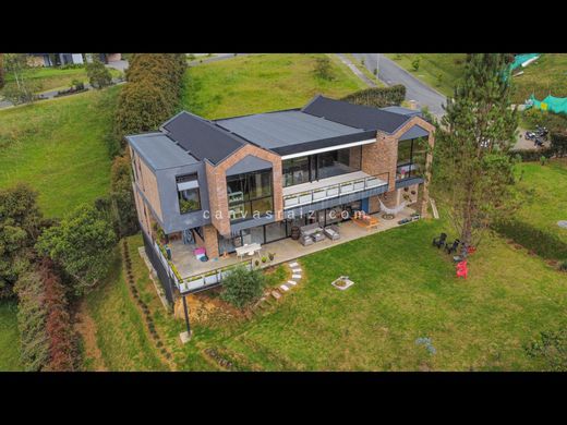 منزل ريفي ﻓﻲ Envigado, Departamento de Antioquia