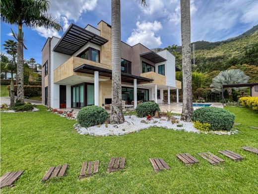 Загородный Дом, Медельин, Medellín