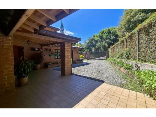 منزل ريفي ﻓﻲ Envigado, Departamento de Antioquia