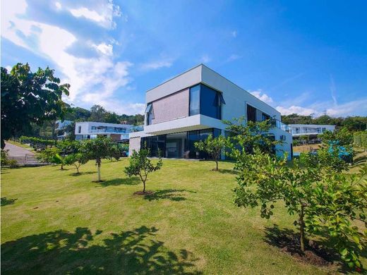 منزل ريفي ﻓﻲ Cali, Departamento del Valle del Cauca