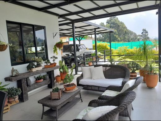 Country House in El Peñol, Yarumal