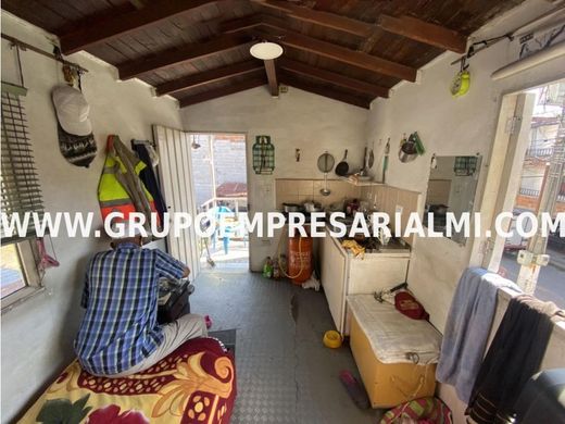 أرض ﻓﻲ Itagüí, Itagui