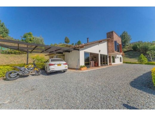 منزل ريفي ﻓﻲ Retiro, Departamento de Antioquia