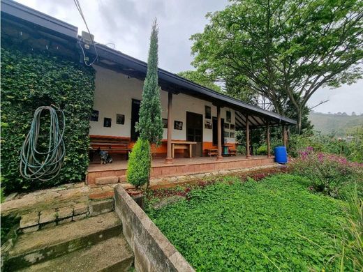 Casa de campo en Medellín, Departamento de Antioquia