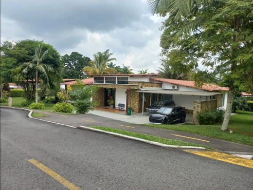 Armenia, Quindío Departmentのカントリーハウス