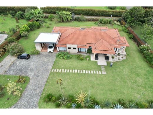 컨트리하우스 / La Ceja, Departamento de Antioquia