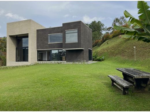 منزل ريفي ﻓﻲ Envigado, Departamento de Antioquia